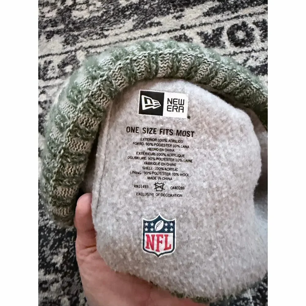 New Era Green Bay Packers knit beanie hat with a pom pom
